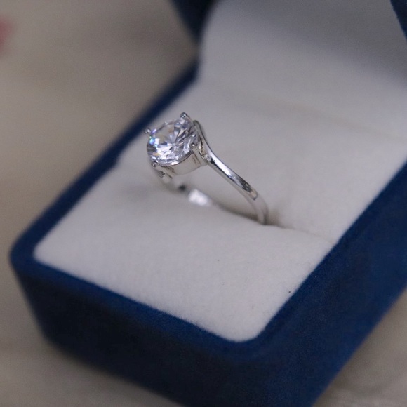 Sterling Silver 925 Cubic Zirconia Ring - Size 7 - Picture 2 of 7